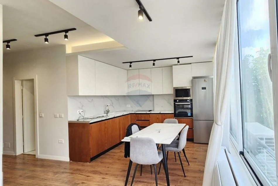 Tirane, jepet me qera 2+1 , 125 m² 900 € (Kodra e diellit)