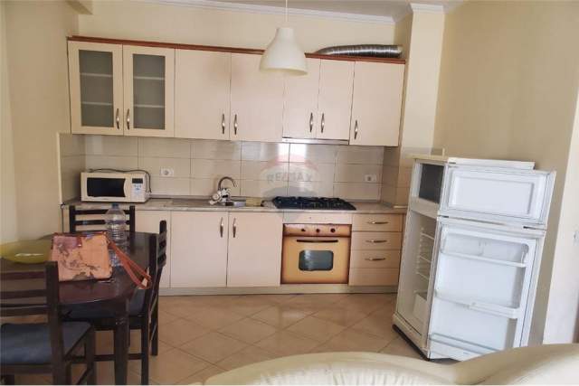 Tirane, jepet me qera apartament 3+1 Kati 3, 115 m² 400 Euro (Kodra e Diellit)