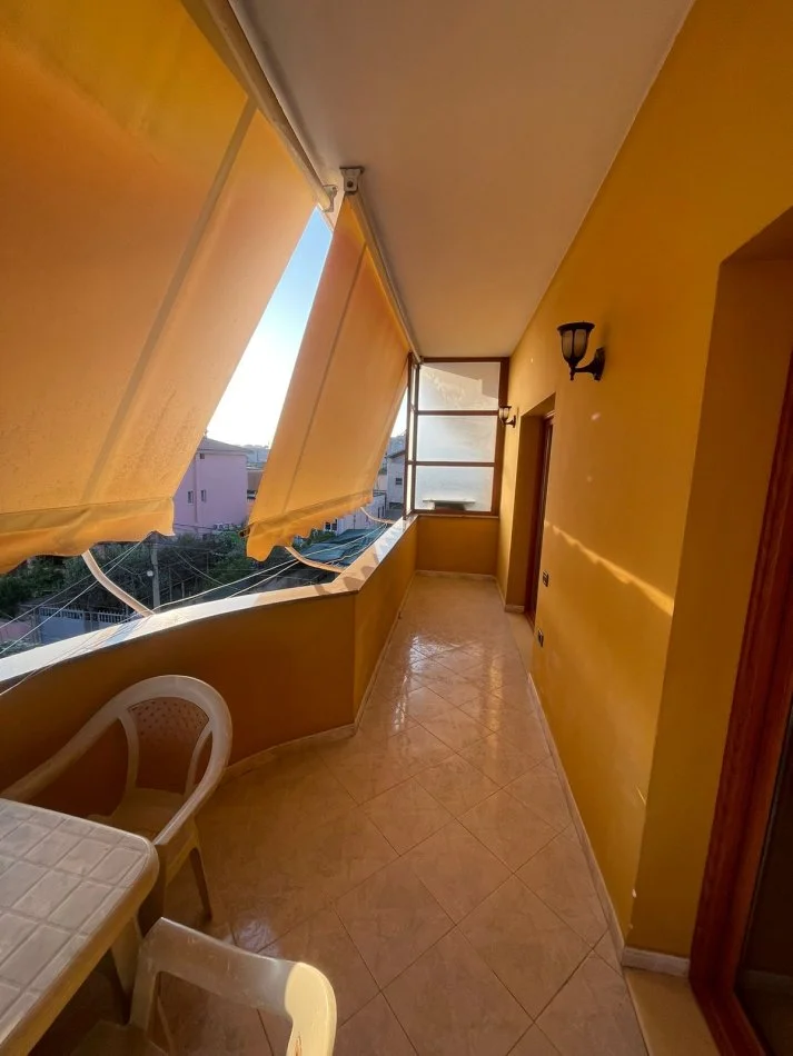 Tirane, jepet me qera Vile 2+2+3 Ballkon Kati 2, 400 € (kodra e priftit)