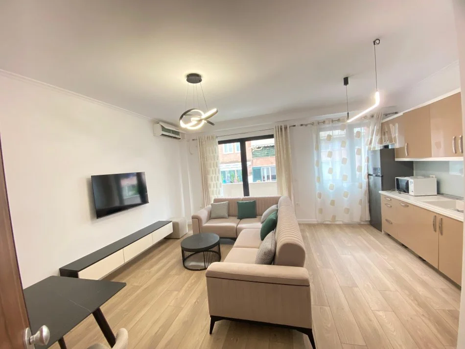 Tirane, jepet me qera apartament 1+1 , 88 m² 800 € (Kodra e Diellit)
