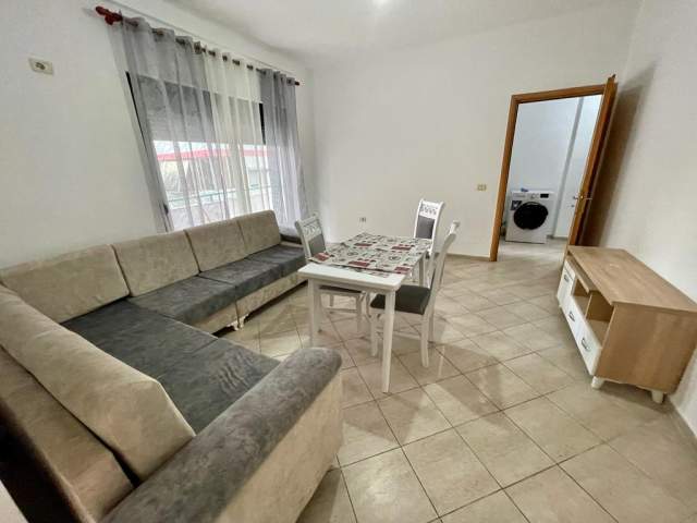 Tirane, jepet me qera apartament Kati 2, 330 Euro