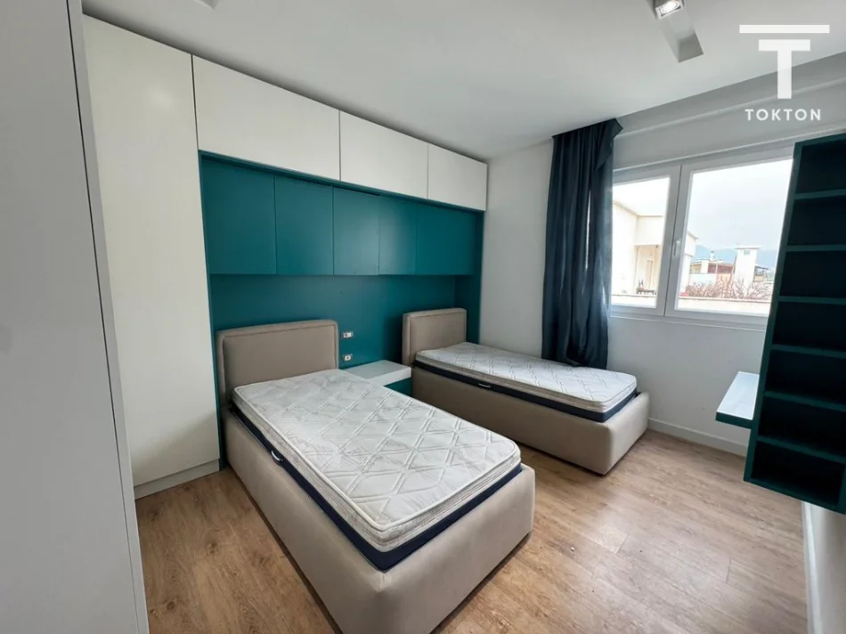 Tirane, jepet me qera apartament 2+1+Ballkon , 105 m² 800 € (Bill Klinton)