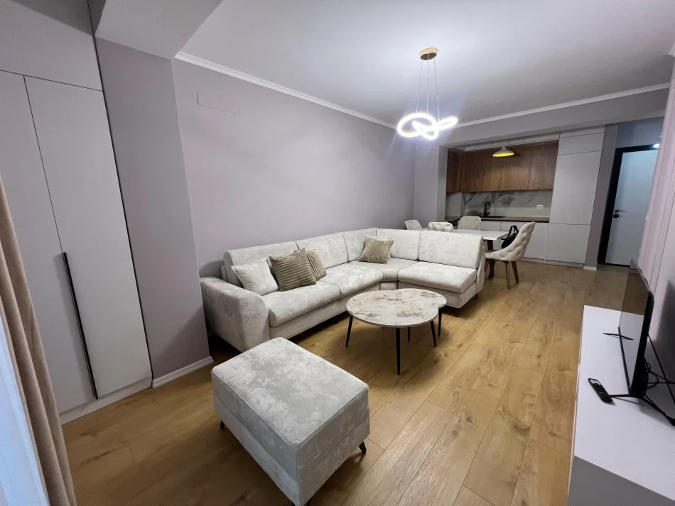 Tirane, jepet me qera apartament 2+1 Kati 1, 105 m² 750 € (KODRA DIELLIT)