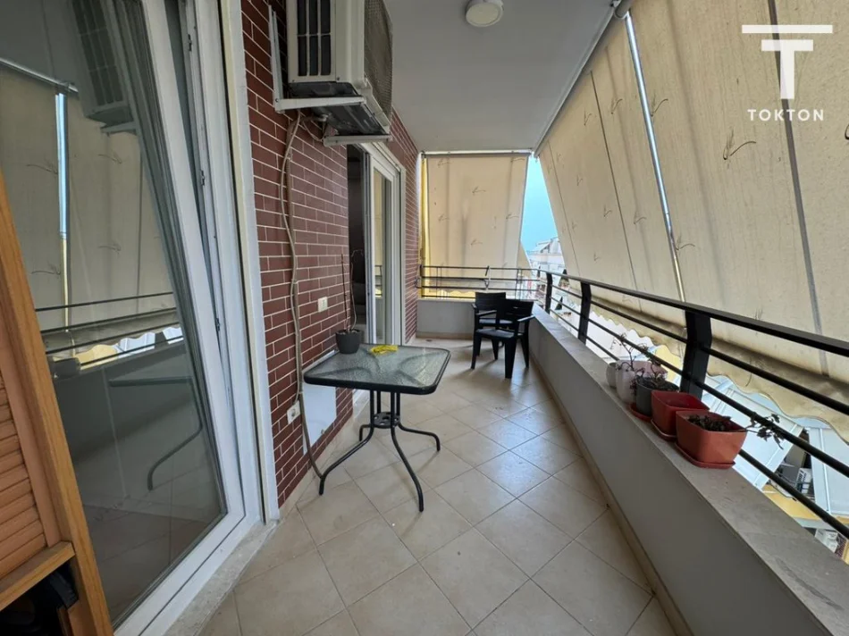 Tirane, jepet me qera apartament 2+1+Ballkon , 105 m² 800 € (Bill Klinton)