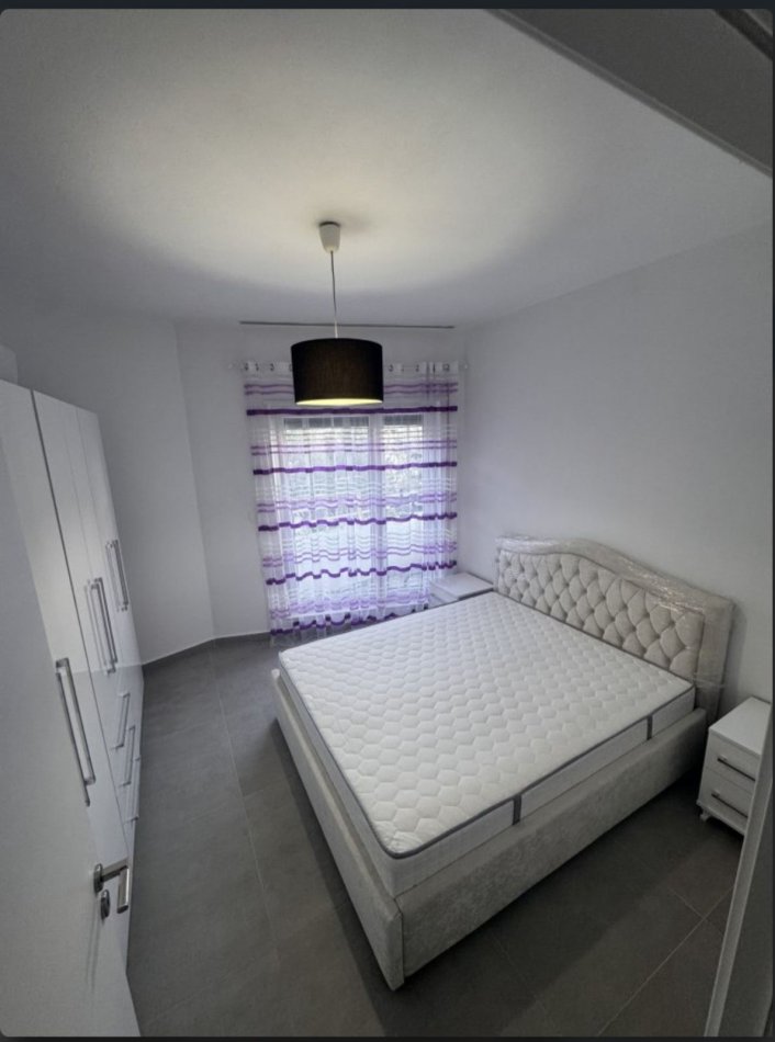 Tirane, jepet me qera apartament 2+1 Kati 4, 79 m² 700 € (kodra e diellit)