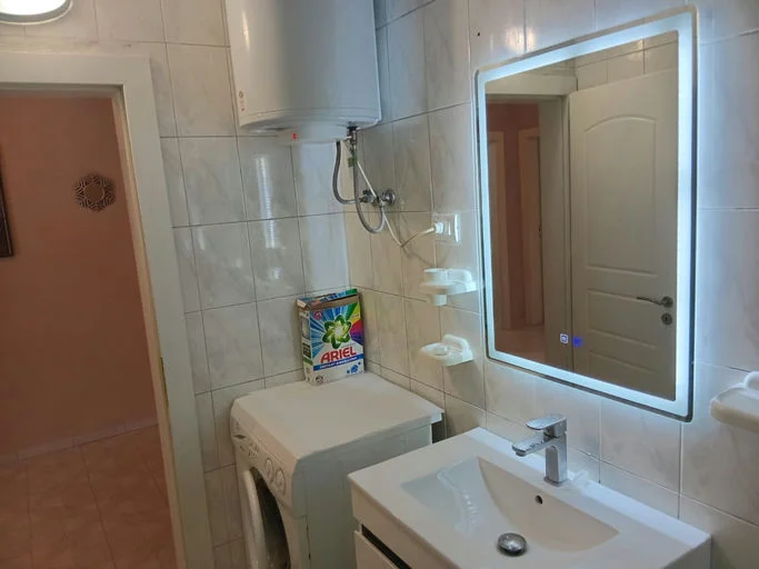 Tirane, jepet me qera apartament 2+1+Ballkon Kati 1, 80 m² 700 € (Rruga "Avni Rustemi")