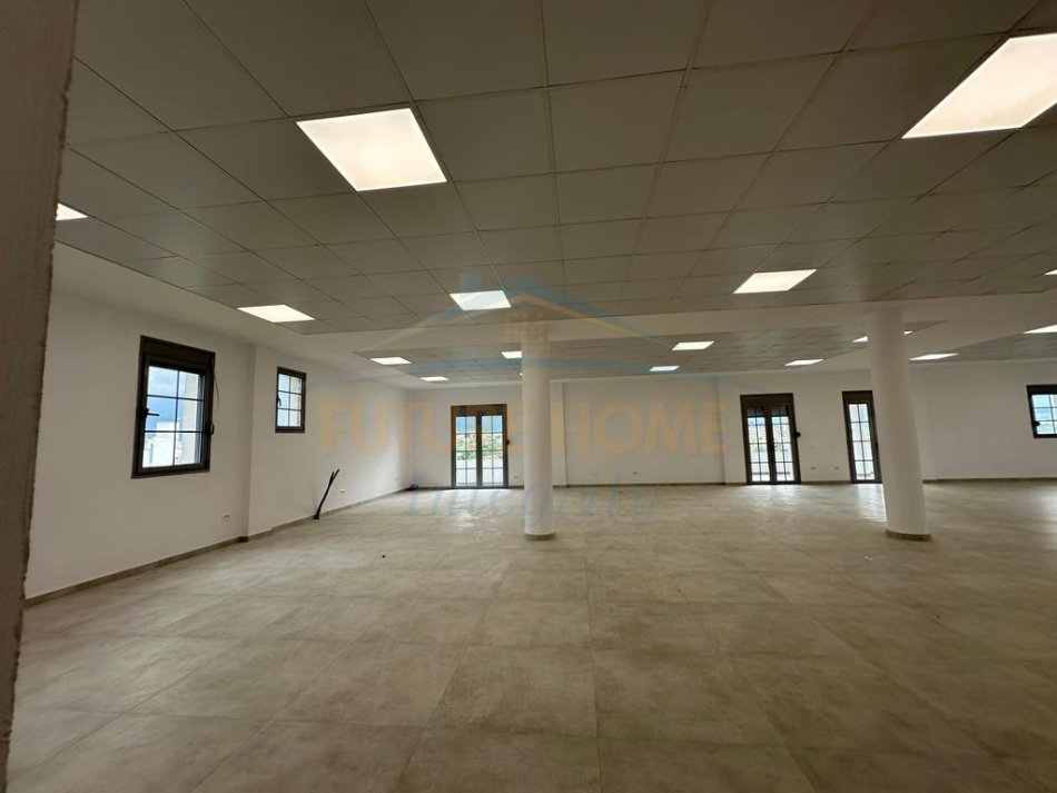 Tirane, jepet me qera vetem 1 dhome Kati 2, 354 m² 1.500 € 