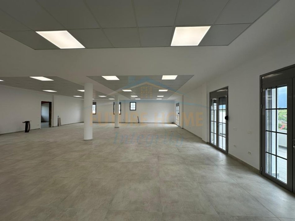 Tirane, jepet me qera vetem 1 dhome Kati 2, 354 m² 1.500 € 