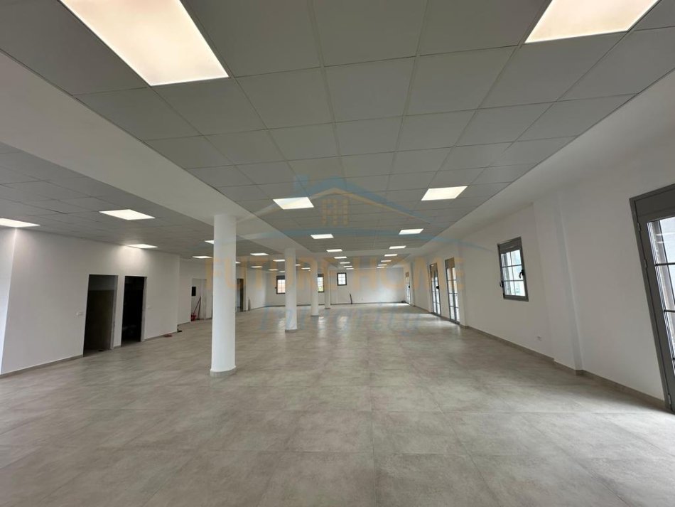 Tirane, jepet me qera vetem 1 dhome Kati 2, 354 m² 1.500 € 