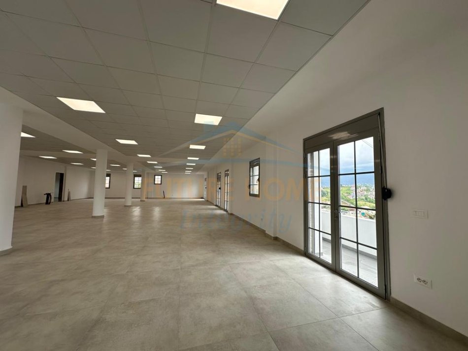 Tirane, jepet me qera vetem 1 dhome Kati 2, 354 m² 1.500 € 