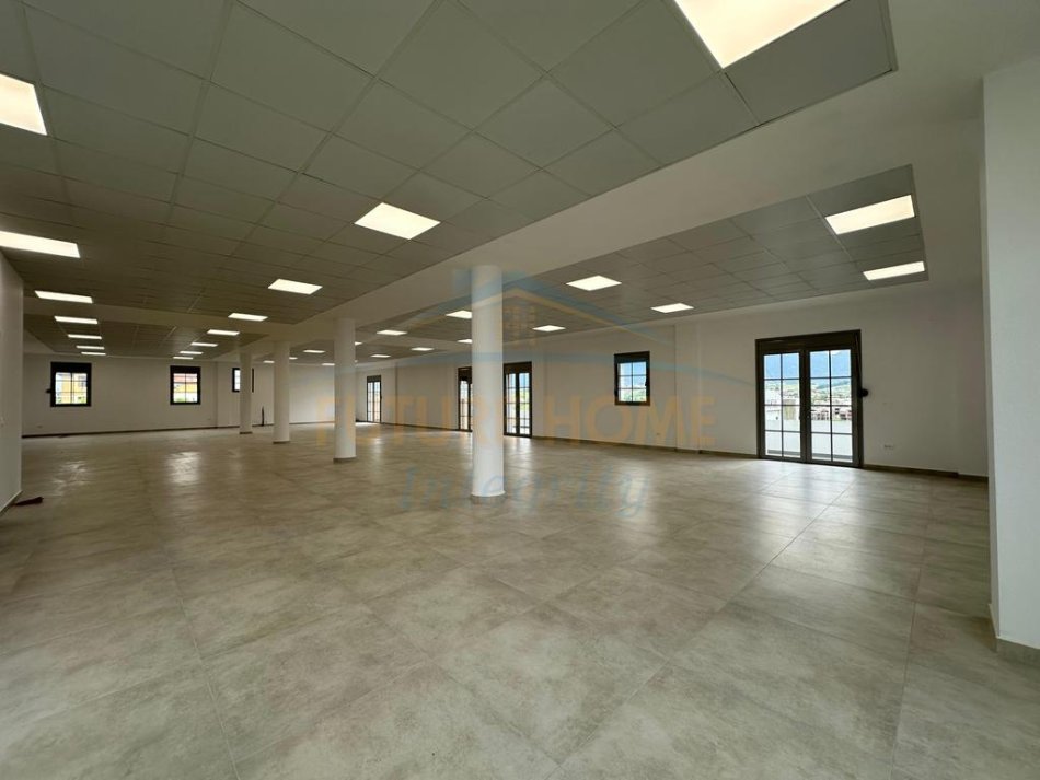 Tirane, jepet me qera vetem 1 dhome Kati 2, 354 m² 1.500 € 