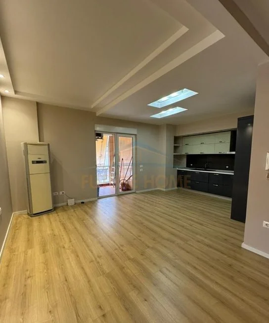Tirane, shes apartament 2+1+Ballkon Kati 7, 91 m² 205.000 € (rr. Xhanfize Keko)
