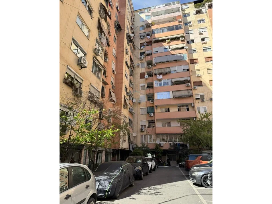 Tirane, shitet ambjent biznesi Kati 0, 61 m² 210.000 € (KOMUNA E PARISIT)