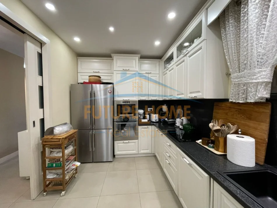 Tirane, shitet apartament 3+1 Kati 7, 131 m² 366.800 € (KIKA 1 , KOMUNA E PARISIT)