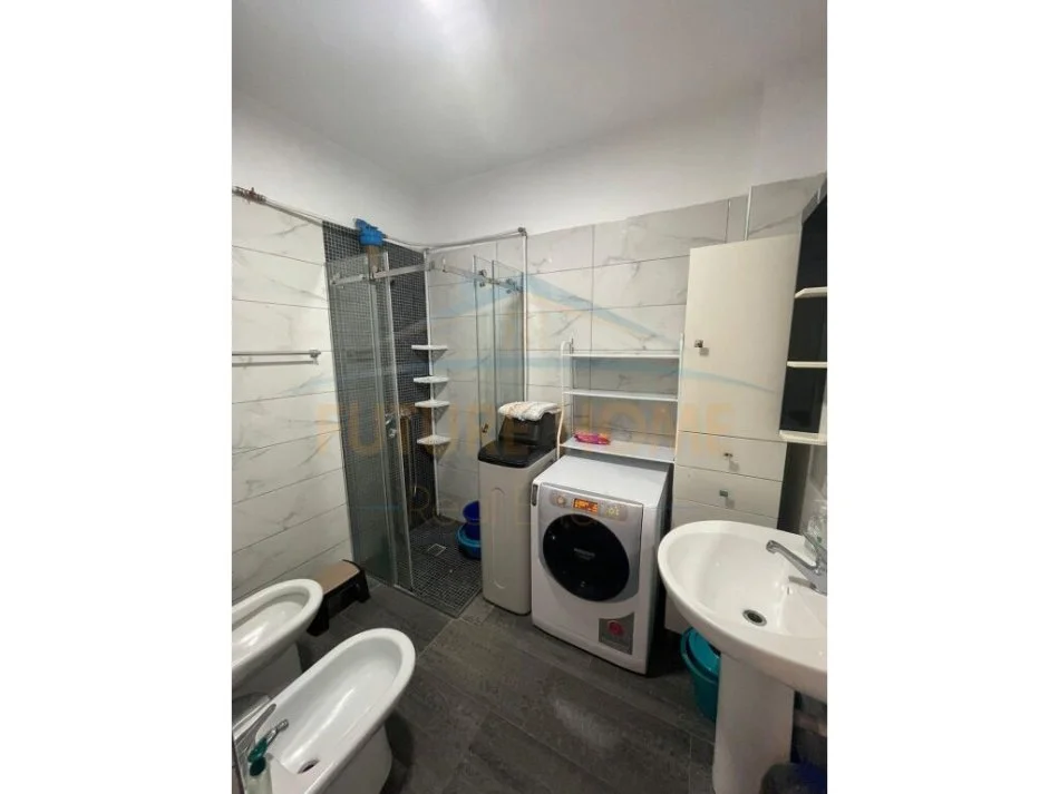 Tirane, shitet apartament 2+1 Kati 4, 57 m² 135.000 € (Rruga e Barrigadave)