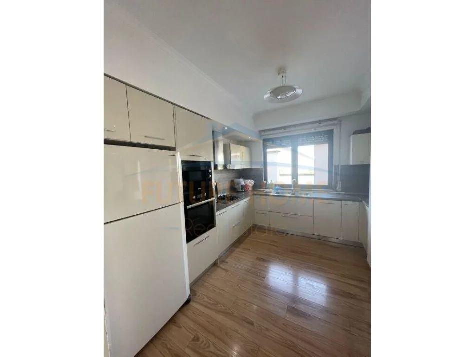 Tirane, shitet apartament 2+1 Kati 4, 57 m² 135.000 € (Rruga e Barrigadave)