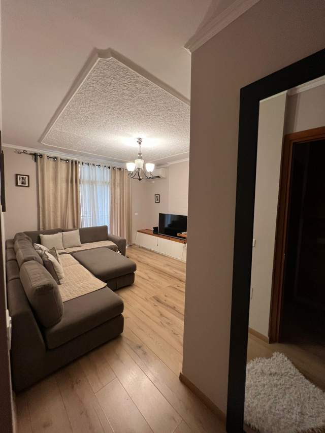 Tirane, jepet me qera apartament 1+1+BLK Kati 4, 88 m² 500 Euro (Komuna e parisit)