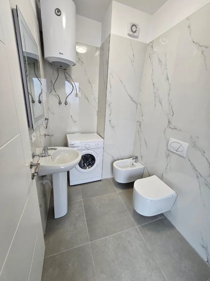 Tirane, jepet me qera apartament 2+1+Aneks+Ballkon Kati 5, 550 € (rruga sokrat miho)