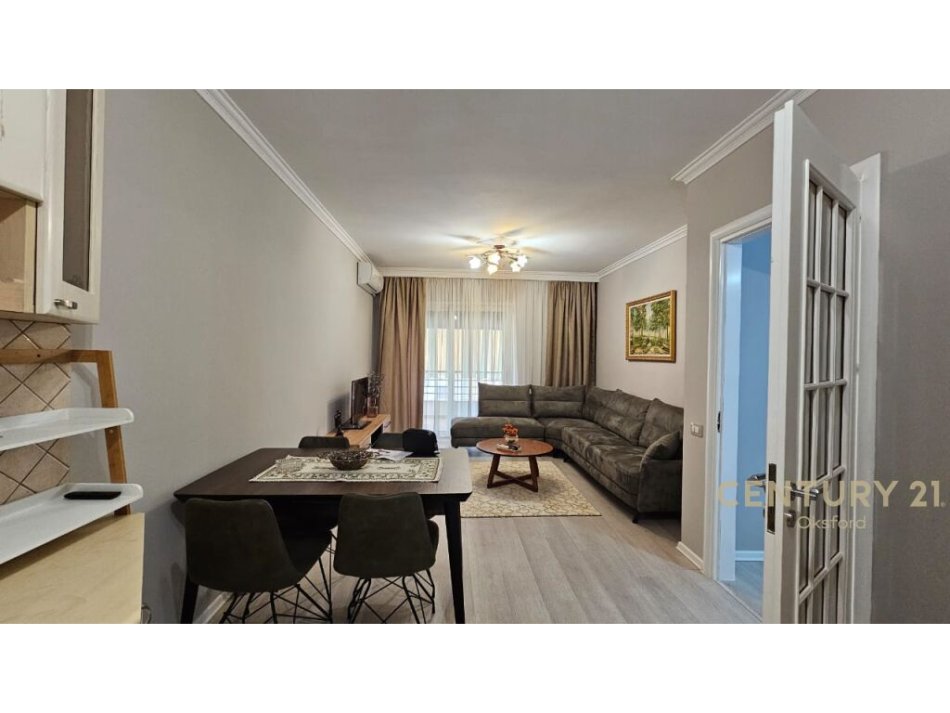 Tirane, jepet me qera apartament 2+1 Kati 8, 88 m² 750 € (Komuna e Parisit)