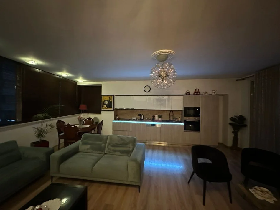 Tirane, shitet apartament duplex 2+1+Aneks+Ballkon Kati 6, 130 m² 320.000 € (Komuna Parisit)