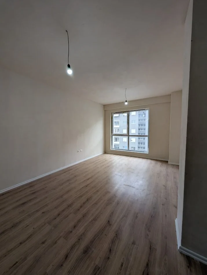 Tirane, shes apartament 3+1+Ballkon Kati 4, 124 m² 373.800 € (Komuna e Parisit)
