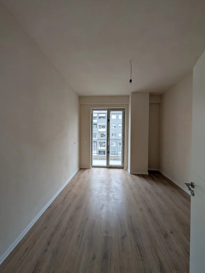 Tirane, shes apartament 3+1+Ballkon Kati 4, 124 m² 373.800 € (Komuna e Parisit)