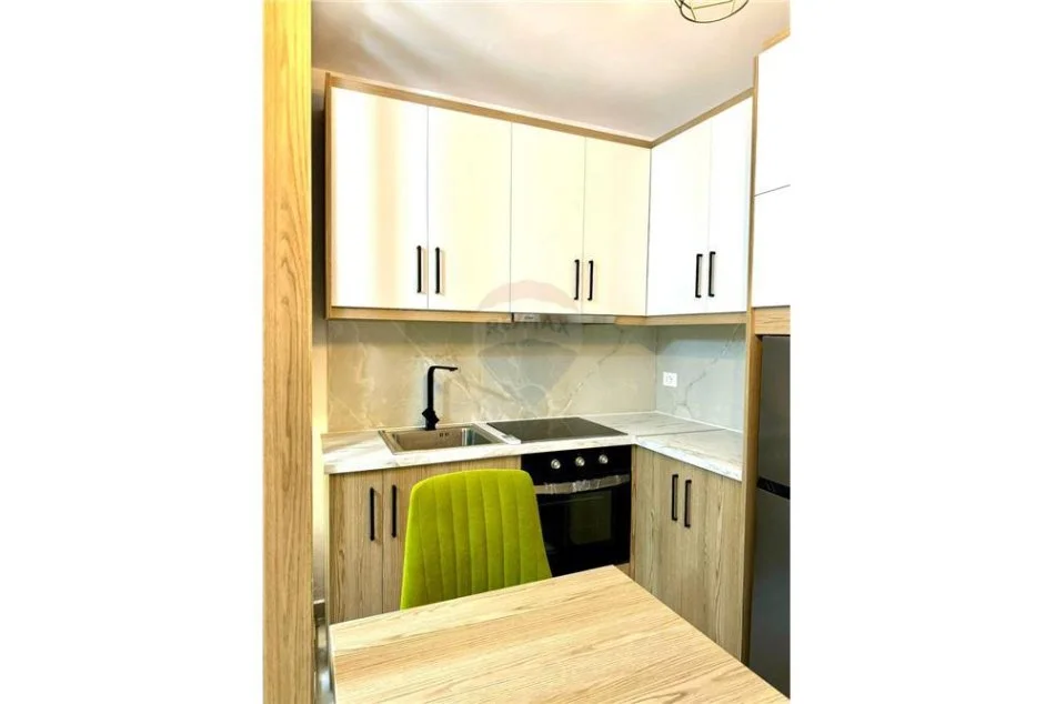 Tirane, jepet me qera garsonier 1+1 Kati 4, 44 m² 530 € (Komuna e Parisit)