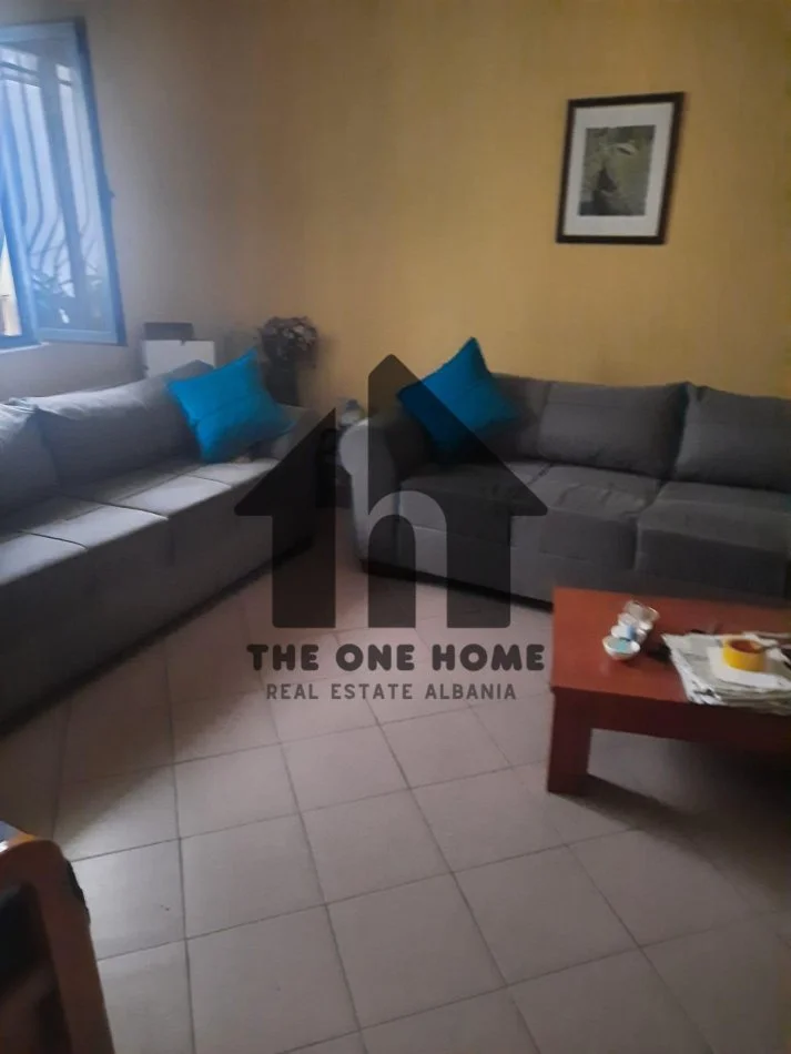 Tirane, jepet me qera apartament 3+1+Ballkon Kati 2, 120 m² 750 € (KOMUNE PARISIT)