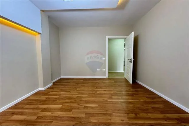 Tirane, shitet apartament 3+1 Kati 2, 123 m² 189.000 Euro (Eleonora)