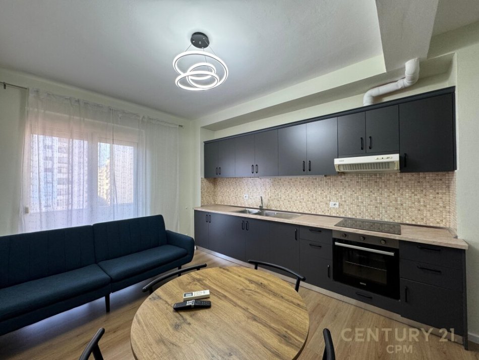 Tirane, jepet me qera apartament 1+1 Kati 10, 65 m² 550 € (Komuna E Paraisit)