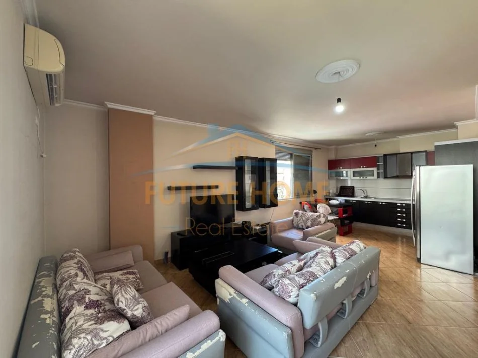 Tirane, jepet me qera apartament 2+1 Kati 7, 110 m² 650 € (Komuna e parisit)