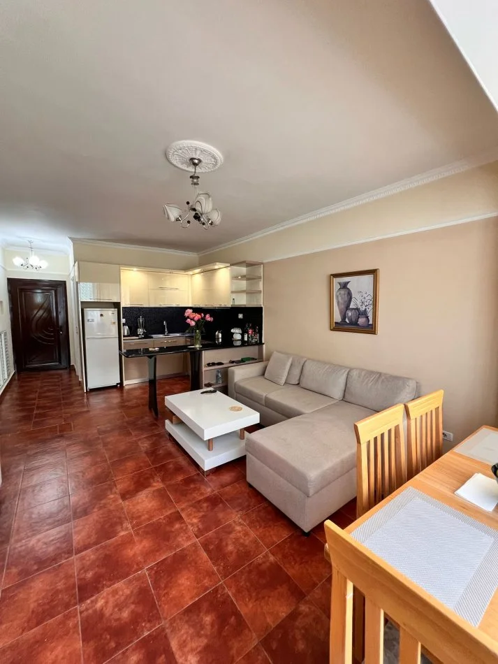 Tirane, jepet me qera apartament 2+1 , 80 m² 550 € (Komuna Parisit)