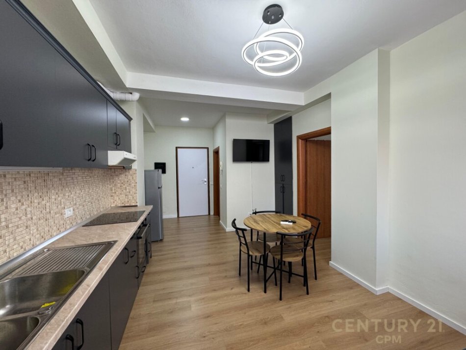 Tirane, jepet me qera apartament 1+1 Kati 10, 65 m² 550 € (Komuna E Paraisit)