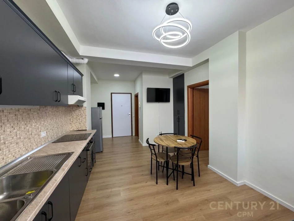 Tirane, jepet me qera apartament 1+1 Kati 10, 65 m² 550 € (Komuna E Paraisit)