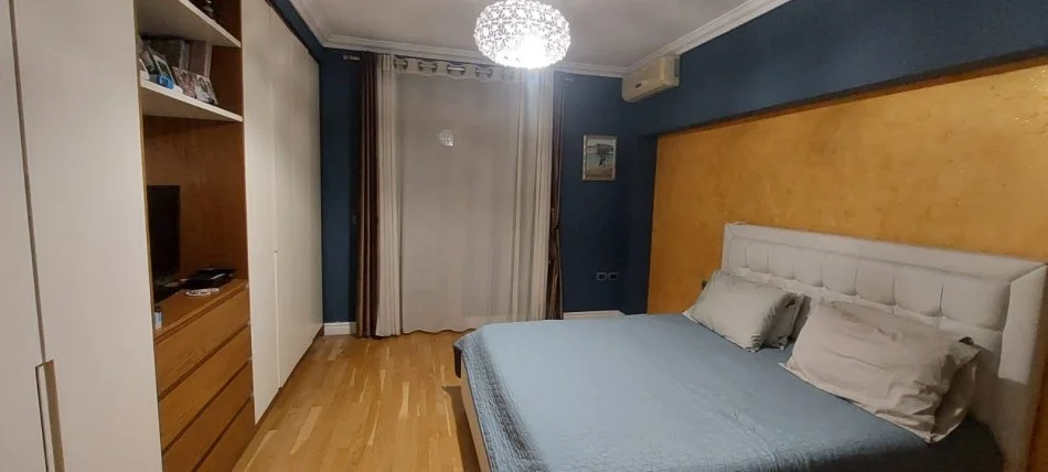 Tirane, shitet apartament 3+1, Kati 3, 