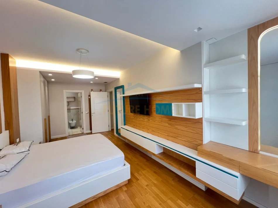 Tirane, jepet me qera apartament 3+1+2+2 PARKIME, Kati 6, 155 m² 1.500 € (KOMUNA E PARISIT , Prane Kristal)