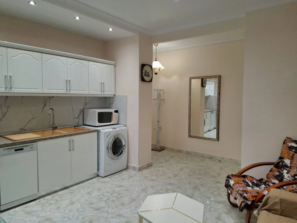 Tirane, jepet me qera apartament 1+1+Aneks+Ballkon Kati 3, 65 m² 550 € (komuna e parisit)