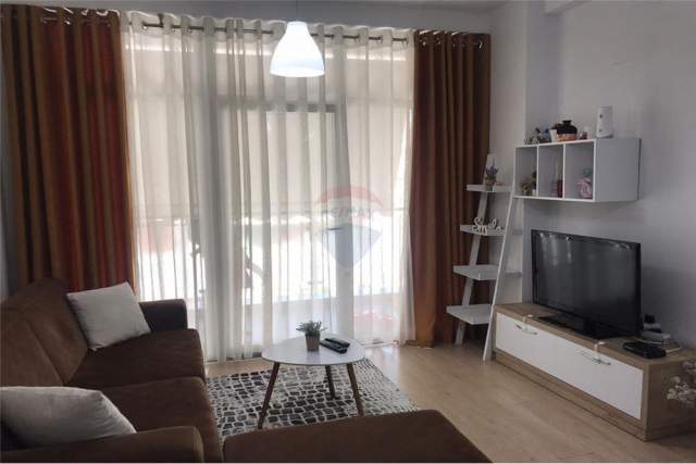 Tirane, jepet me qera apartament 1+1 Kati 3, 70 m² 550 Euro (komuna parisit)