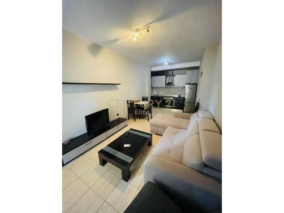 Tirane, jepet me qera apartament 1+1 Kati 4, 56 m² 450 € 
