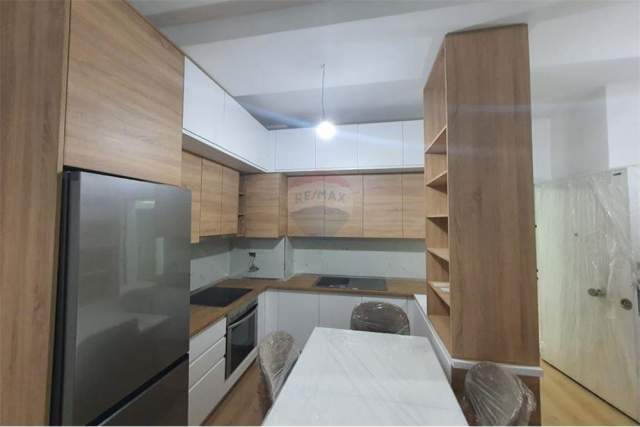 Tirane, jepet me qera apartament 1+1 70 m² 400 Euro (kompleksi Kontakt)