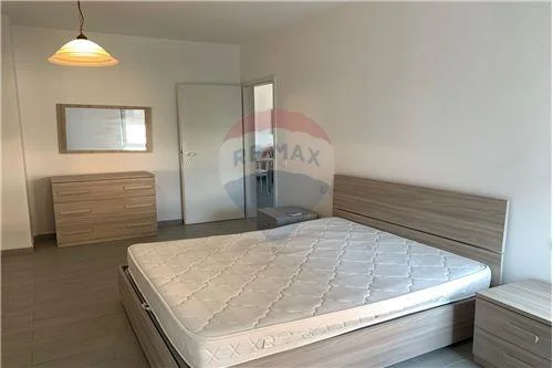 Tirane, jepet me qera apartament 2+1 Kati 3, 92 m² 550 Euro (Rruga Frosina Plaku)