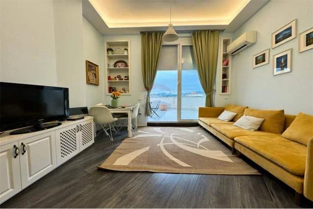 Tirane, jepet me qera apartament 2+1 Kati 10, 99 m² 600 Euro (Rruga Ndre Mjeda)