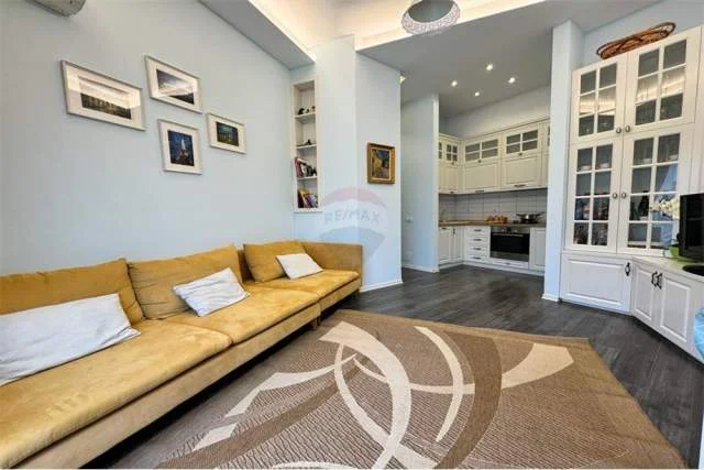 Tirane, jepet me qera apartament 2+1 Kati 10, 99 m² 600 Euro (Rruga Ndre Mjeda)