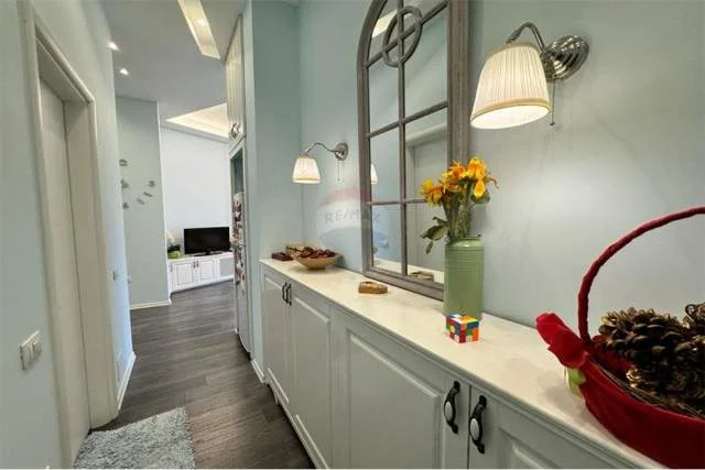 Tirane, jepet me qera apartament 2+1 Kati 10, 99 m² 600 Euro (Rruga Ndre Mjeda)