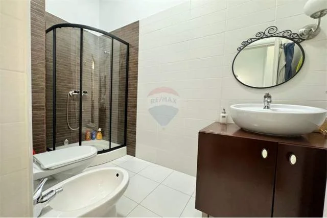 Tirane, jepet me qera apartament 2+1 Kati 10, 99 m² 600 Euro (Rruga Ndre Mjeda)