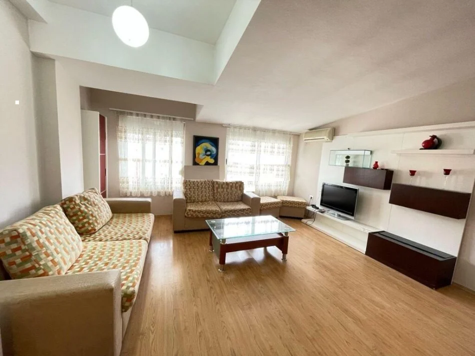 Tirane, jepet me qera apartament 1+1 Kati 5, 55 m² 450 € (Nenkalimi i Komunes se Parisit)