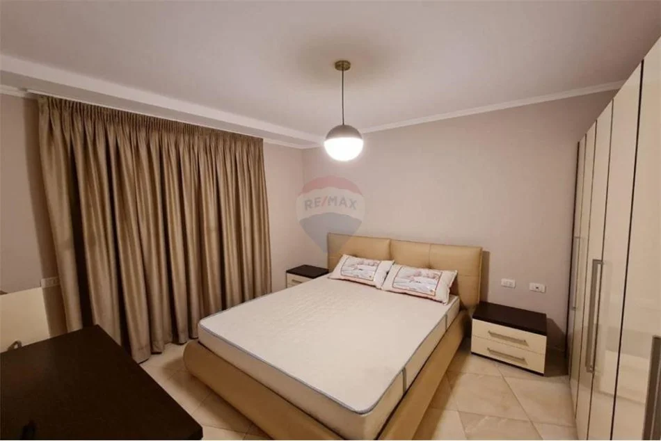 Tirane, jepet me qera apartament 1+1+Ballkon Kati 4, 65 m² 600 € 