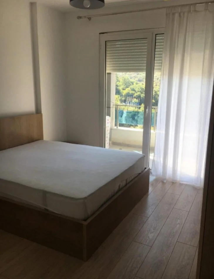 Tirane, shitet apartament 1+1 Kati 4, 72 m² 142.000 € (rruga Kroit)