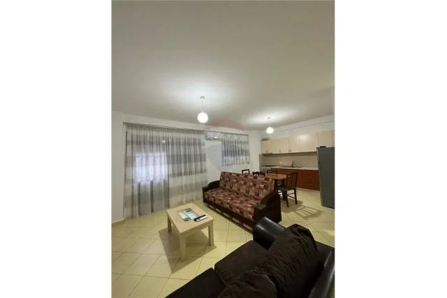 Tirane, jepet me qera apartament 2+1 Kati 4, 130 m² 350 Euro (Kopshti Botanik)