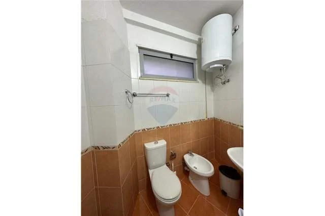 Tirane, jepet me qera apartament 2+1 Kati 4, 130 m² 350 Euro (Kopshti Botanik)